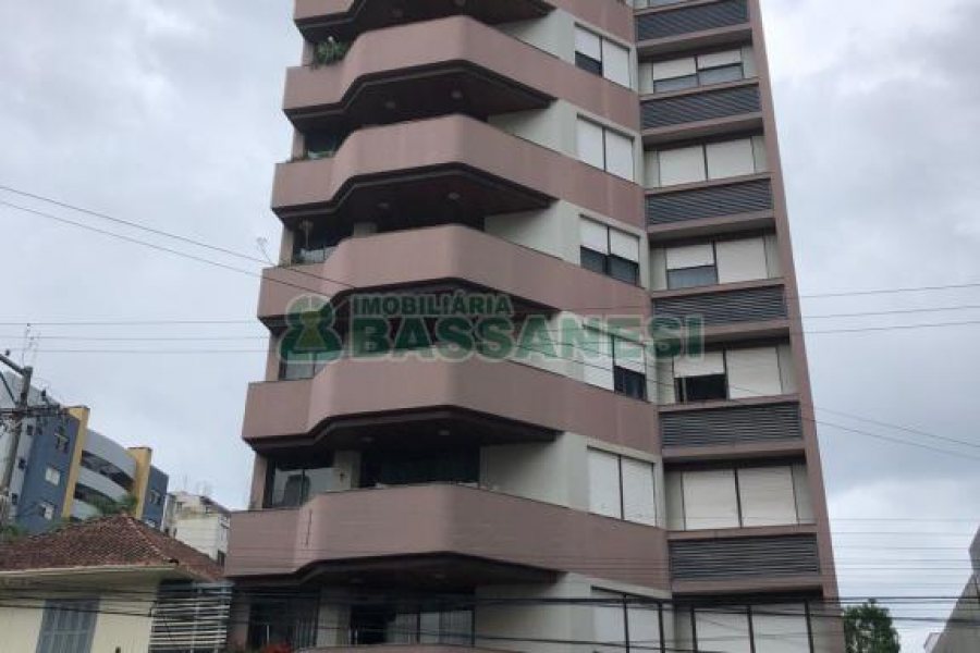 Apartamento com 272m², 3 dormitórios, 2 vagas, no bairro Centro em Caxias do Sul para Comprar