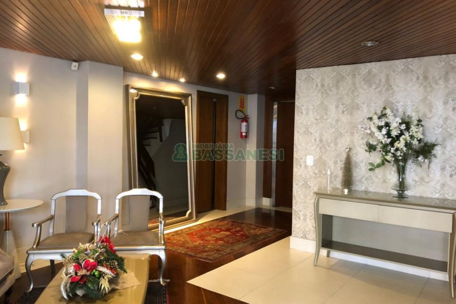 Apartamento com 272m², 3 dormitórios, 2 vagas, no bairro Centro em Caxias do Sul para Comprar