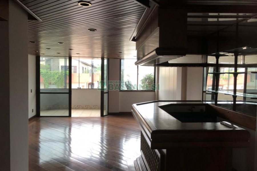 Apartamento com 272m², 3 dormitórios, 2 vagas, no bairro Centro em Caxias do Sul para Comprar