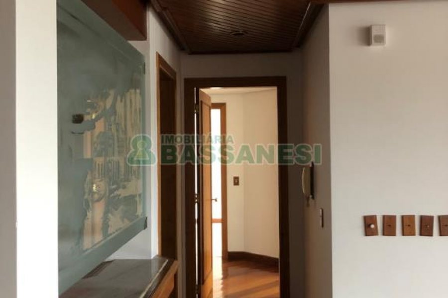 Apartamento com 272m², 3 dormitórios, 2 vagas, no bairro Centro em Caxias do Sul para Comprar