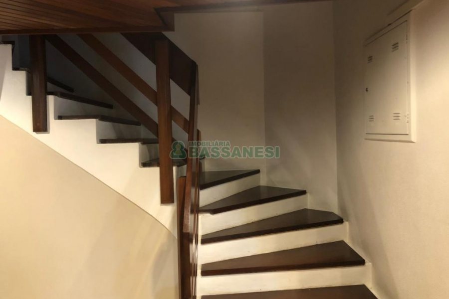 Apartamento com 272m², 3 dormitórios, 2 vagas, no bairro Centro em Caxias do Sul para Comprar