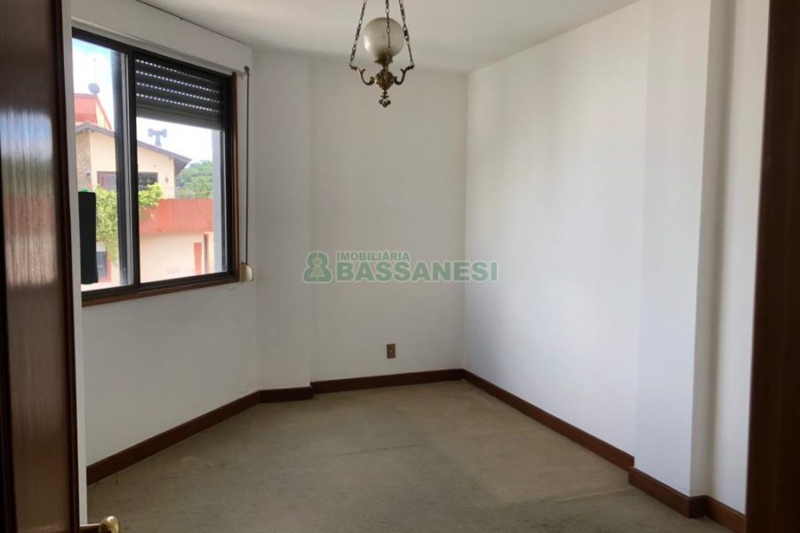 Apartamento com 272m², 3 dormitórios, 2 vagas, no bairro Centro em Caxias do Sul para Comprar