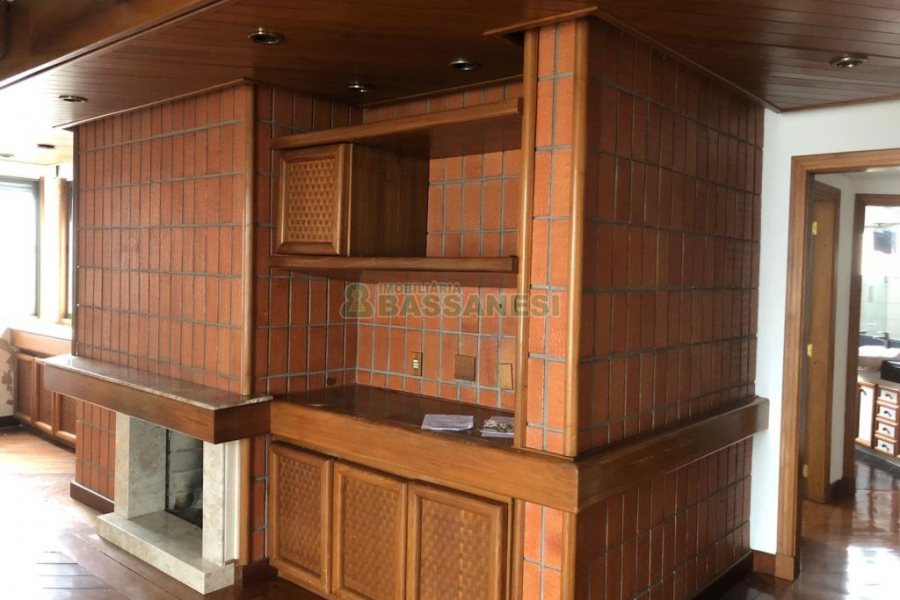 Apartamento com 272m², 3 dormitórios, 2 vagas, no bairro Centro em Caxias do Sul para Comprar