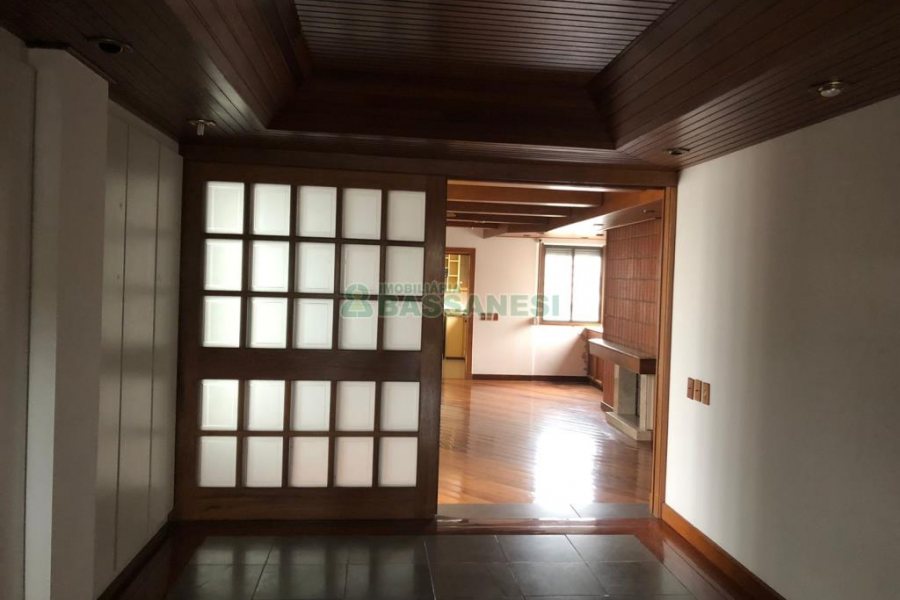 Apartamento com 272m², 3 dormitórios, 2 vagas, no bairro Centro em Caxias do Sul para Comprar