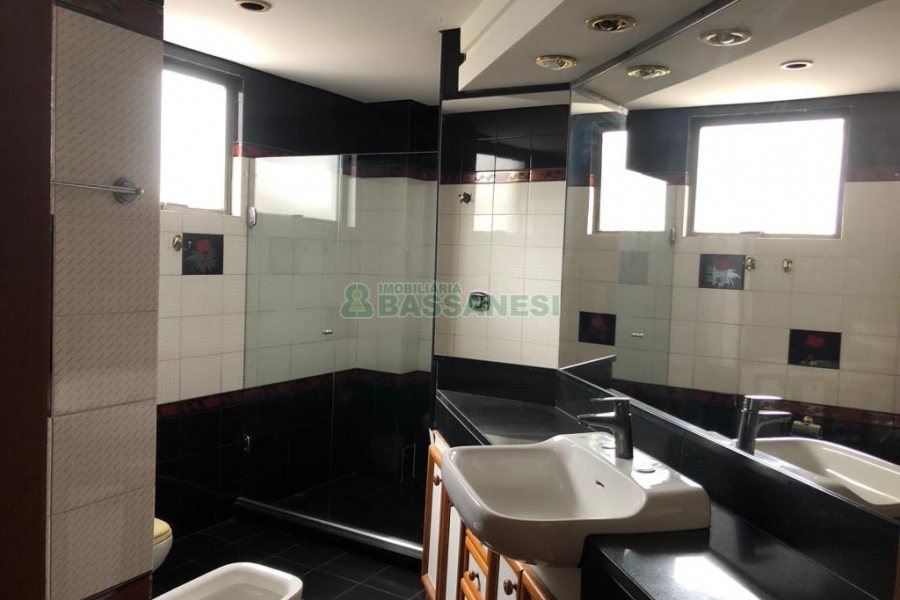 Apartamento com 272m², 3 dormitórios, 2 vagas, no bairro Centro em Caxias do Sul para Comprar