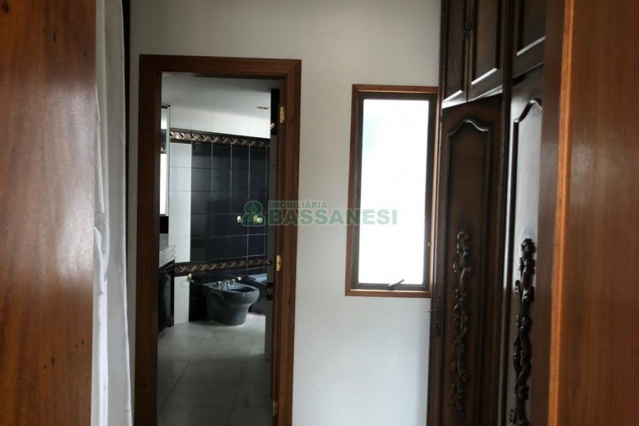 Apartamento com 272m², 3 dormitórios, 2 vagas, no bairro Centro em Caxias do Sul para Comprar