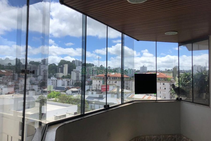 Apartamento com 272m², 3 dormitórios, 2 vagas, no bairro Centro em Caxias do Sul para Comprar