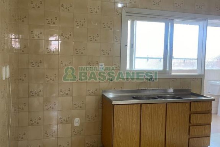 Apartamento com 120m², 4 dormitórios, 1 vaga, no bairro Centro em Caxias do Sul para Alugar