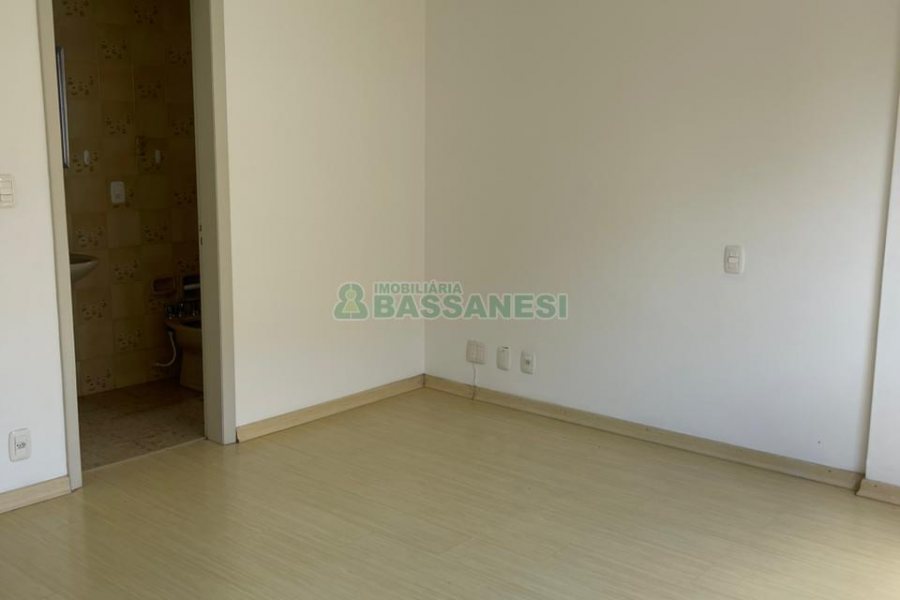 Apartamento com 120m², 4 dormitórios, 1 vaga, no bairro Centro em Caxias do Sul para Alugar