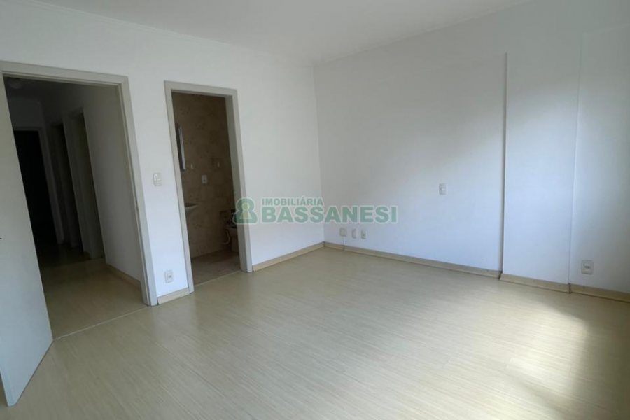 Apartamento com 120m², 4 dormitórios, 1 vaga, no bairro Centro em Caxias do Sul para Alugar