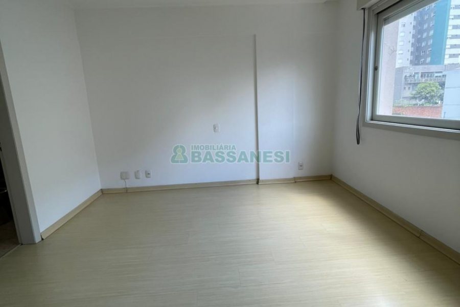 Apartamento com 120m², 4 dormitórios, 1 vaga, no bairro Centro em Caxias do Sul para Alugar