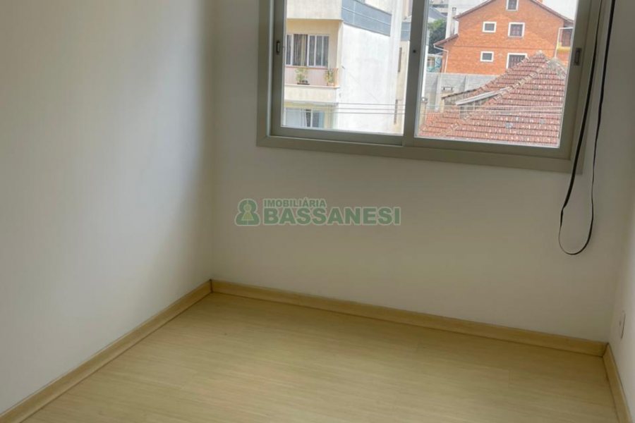 Apartamento com 120m², 4 dormitórios, 1 vaga, no bairro Centro em Caxias do Sul para Alugar
