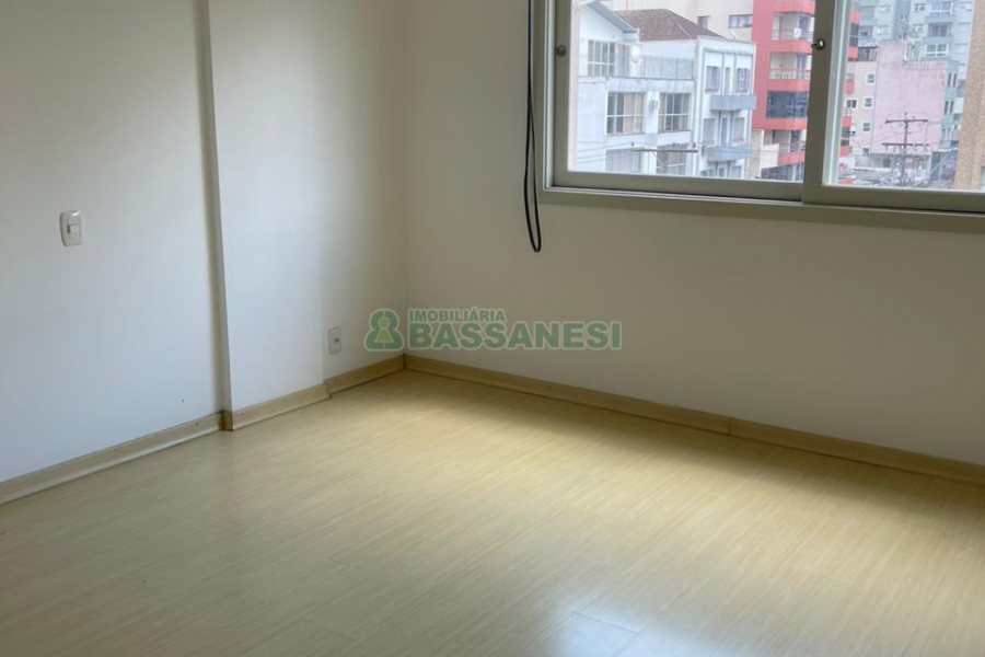 Apartamento com 120m², 4 dormitórios, 1 vaga, no bairro Centro em Caxias do Sul para Alugar