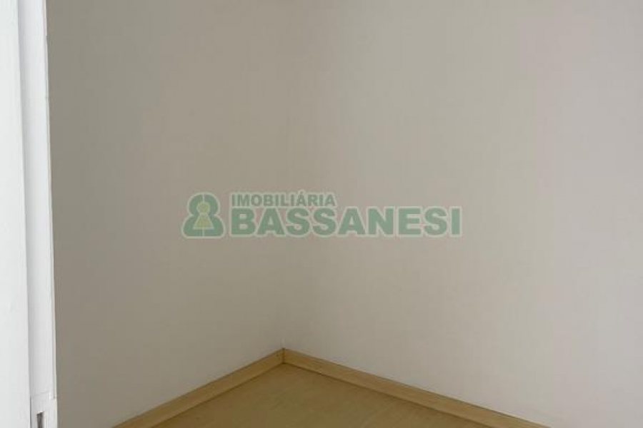 Apartamento com 120m², 4 dormitórios, 1 vaga, no bairro Centro em Caxias do Sul para Alugar