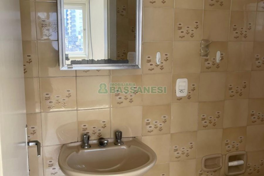 Apartamento com 120m², 4 dormitórios, 1 vaga, no bairro Centro em Caxias do Sul para Alugar