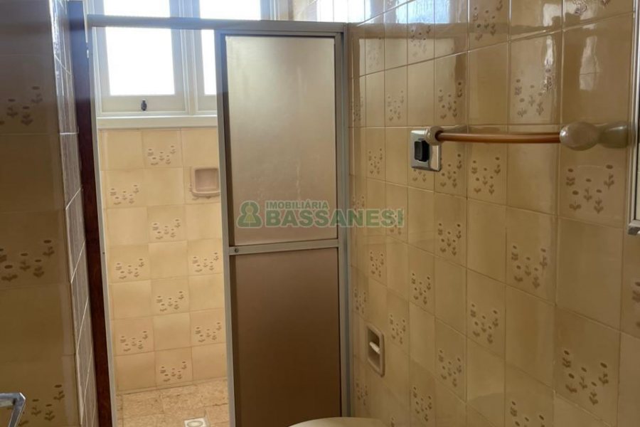 Apartamento com 120m², 4 dormitórios, 1 vaga, no bairro Centro em Caxias do Sul para Alugar