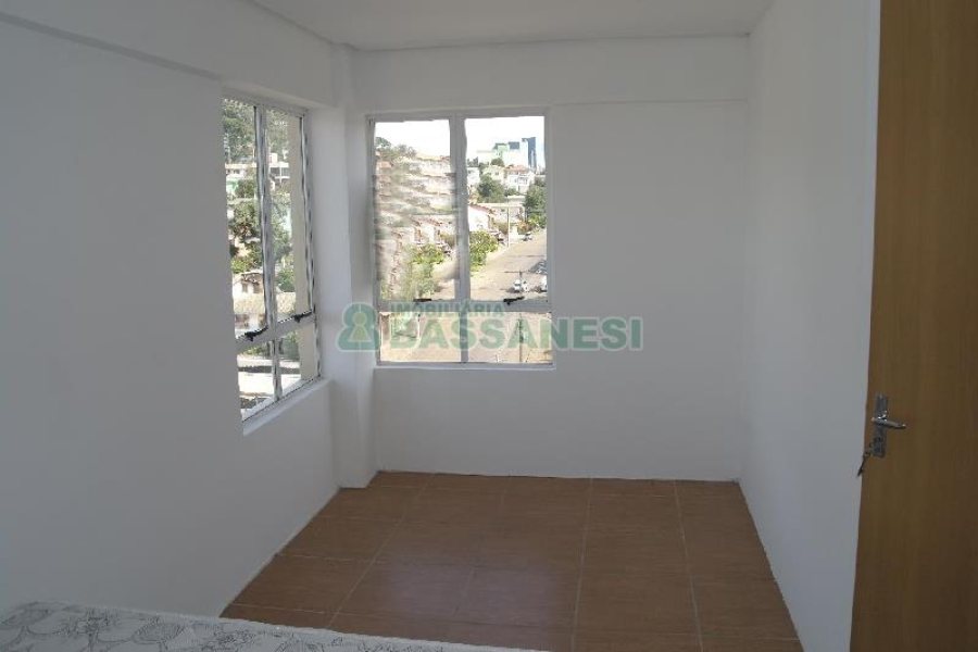 Apto Mobiliado com 33m², 1 dormitório, 1 vaga, no bairro Presidente Vargas em Caxias do Sul para Alugar ou Comprar