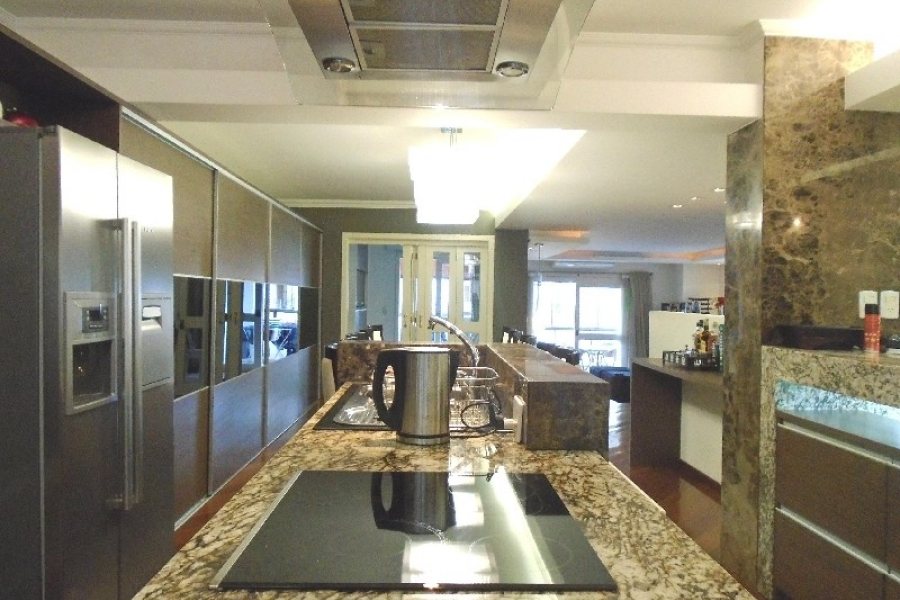 Apto Mobiliado com 250m², 3 dormitórios, 2 vagas, no bairro São Pelegrino em Caxias do Sul para Comprar