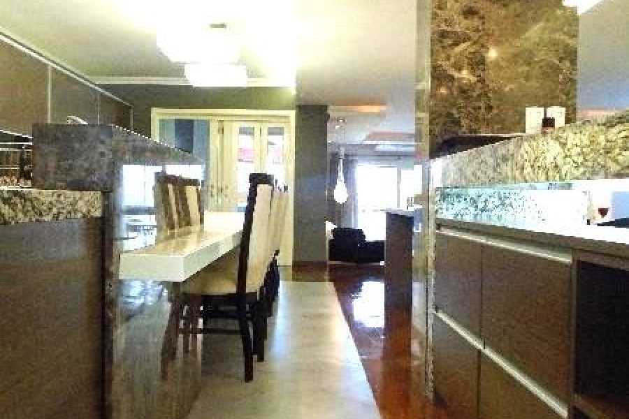 Apto Mobiliado com 250m², 3 dormitórios, 2 vagas, no bairro São Pelegrino em Caxias do Sul para Comprar