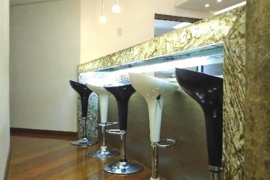 Apto Mobiliado com 250m², 3 dormitórios, 2 vagas, no bairro São Pelegrino em Caxias do Sul para Comprar