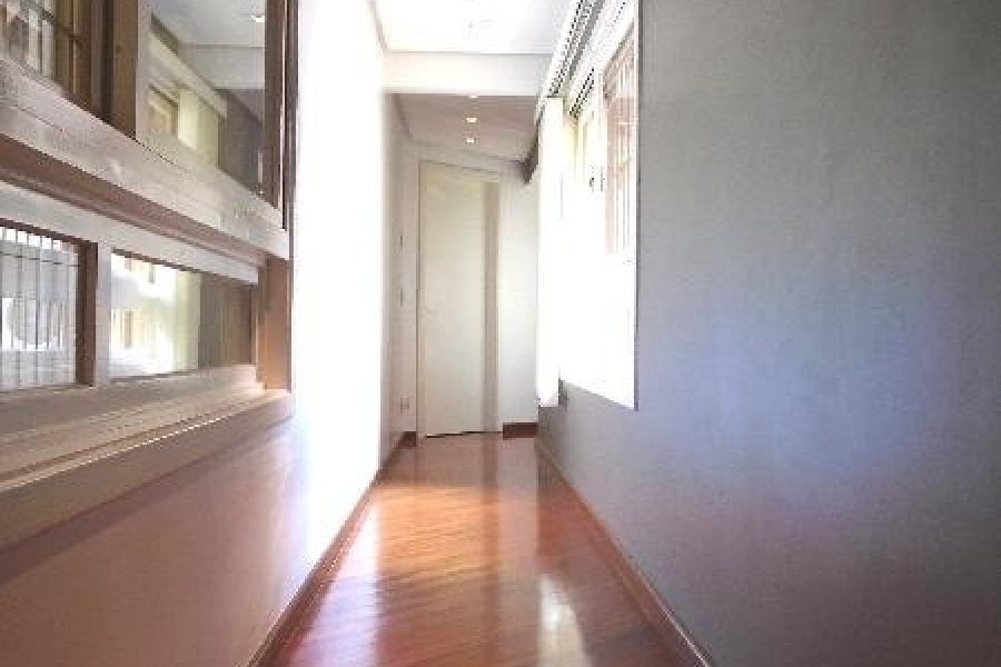 Apto Mobiliado com 250m², 3 dormitórios, 2 vagas, no bairro São Pelegrino em Caxias do Sul para Comprar