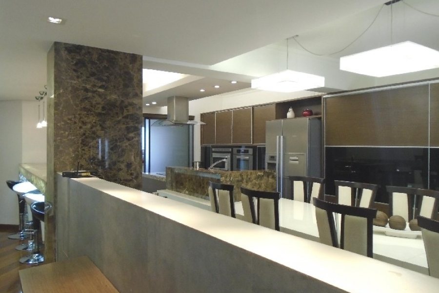 Apto Mobiliado com 250m², 3 dormitórios, 2 vagas, no bairro São Pelegrino em Caxias do Sul para Comprar