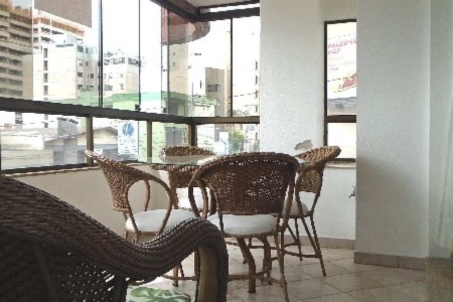 Apto Mobiliado com 250m², 3 dormitórios, 2 vagas, no bairro São Pelegrino em Caxias do Sul para Comprar