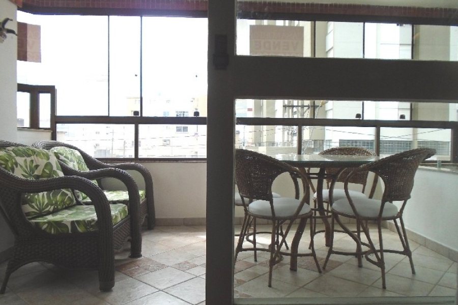 Apto Mobiliado com 250m², 3 dormitórios, 2 vagas, no bairro São Pelegrino em Caxias do Sul para Comprar