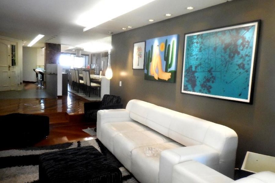 Apto Mobiliado com 250m², 3 dormitórios, 2 vagas, no bairro São Pelegrino em Caxias do Sul para Comprar