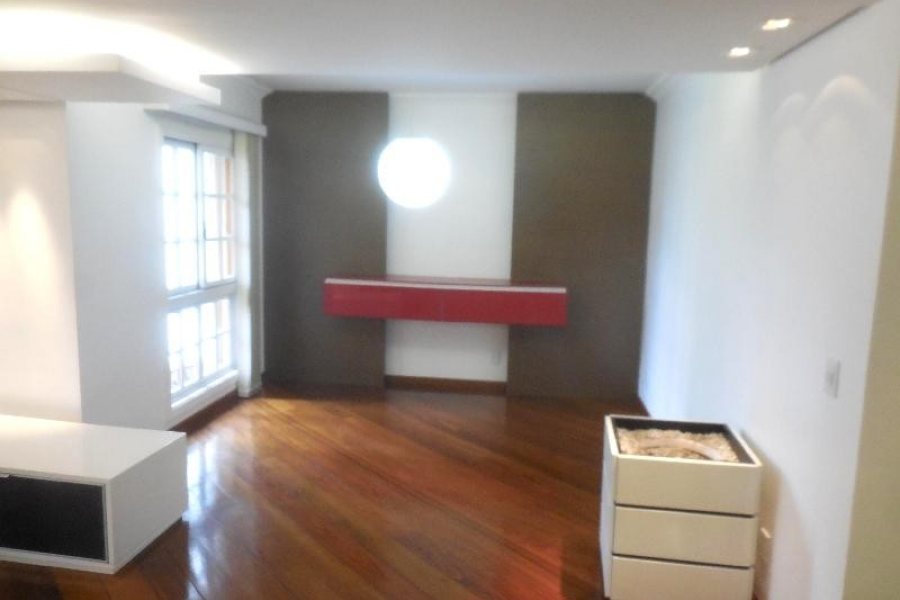 Apto Mobiliado com 250m², 3 dormitórios, 2 vagas, no bairro São Pelegrino em Caxias do Sul para Comprar