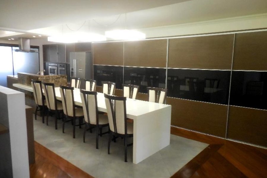 Apto Mobiliado com 250m², 3 dormitórios, 2 vagas, no bairro São Pelegrino em Caxias do Sul para Comprar