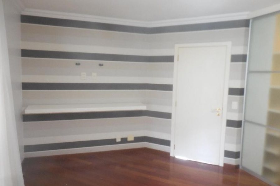 Apto Mobiliado com 250m², 3 dormitórios, 2 vagas, no bairro São Pelegrino em Caxias do Sul para Comprar