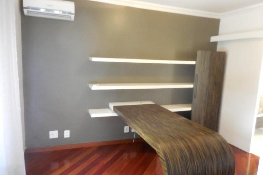 Apto Mobiliado com 250m², 3 dormitórios, 2 vagas, no bairro São Pelegrino em Caxias do Sul para Comprar