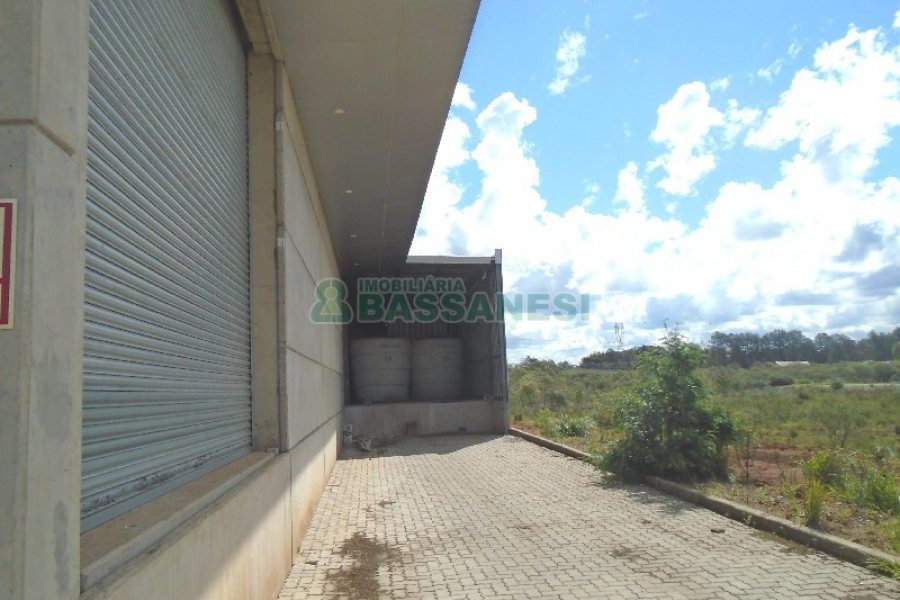 Pavilhão com 1534m², no bairro Forqueta em Caxias do Sul para Alugar