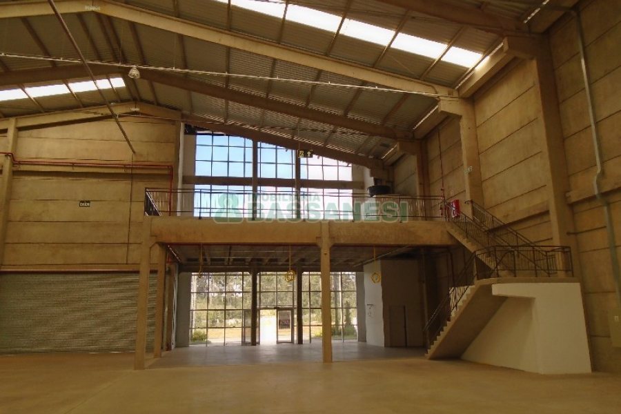 Pavilhão com 1534m², no bairro Forqueta em Caxias do Sul para Alugar