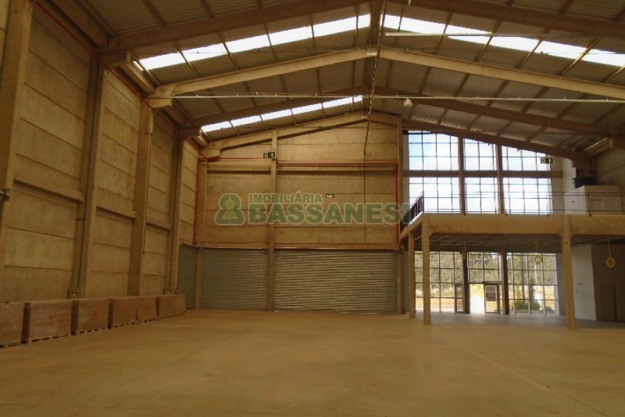 Pavilhão com 1534m², no bairro Forqueta em Caxias do Sul para Alugar