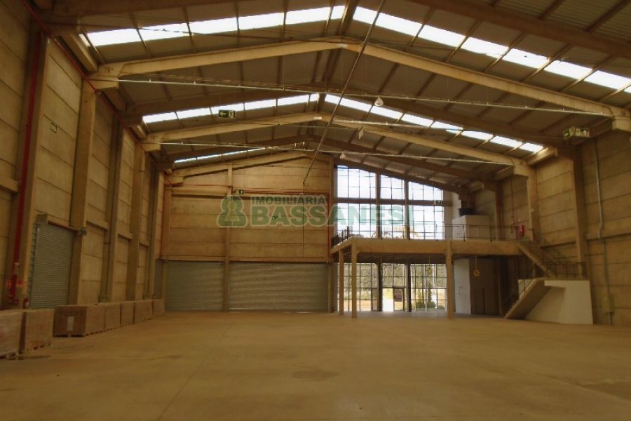Pavilhão com 1534m², no bairro Forqueta em Caxias do Sul para Alugar