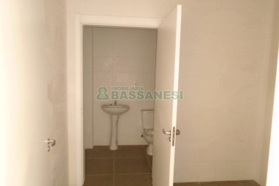 Pavilhão com 1534m², no bairro Forqueta em Caxias do Sul para Alugar