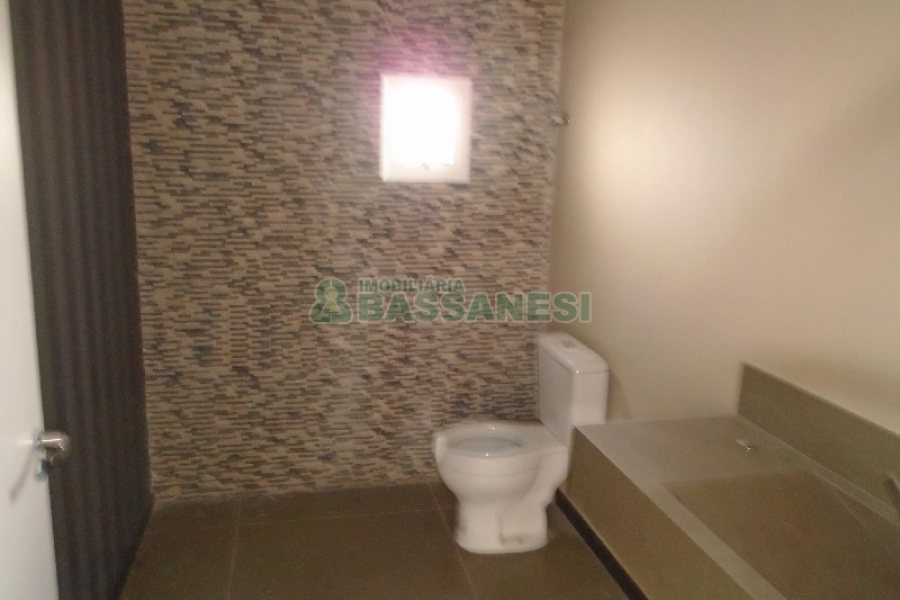 Pavilhão com 1534m², no bairro Forqueta em Caxias do Sul para Alugar