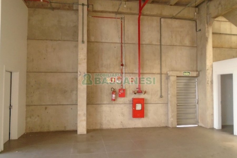 Pavilhão com 1534m², no bairro Forqueta em Caxias do Sul para Alugar