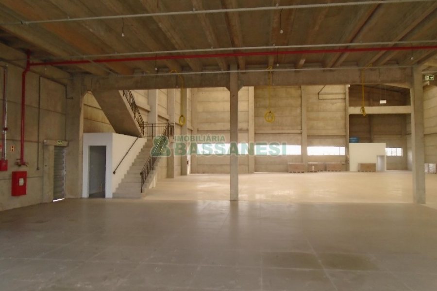 Pavilhão com 1534m², no bairro Forqueta em Caxias do Sul para Alugar