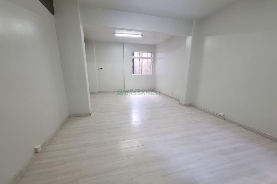 Sala com 42m², no bairro Centro em Caxias do Sul para Alugar