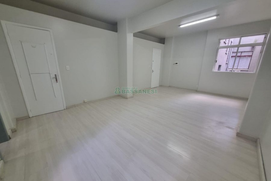 Sala com 42m², no bairro Centro em Caxias do Sul para Alugar