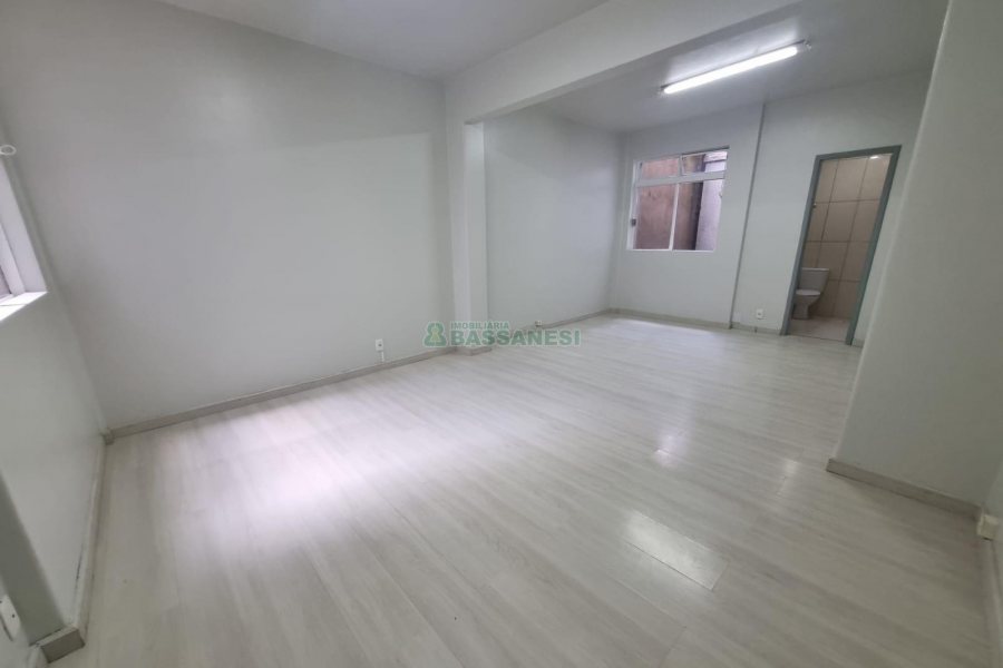 Sala com 42m², no bairro Centro em Caxias do Sul para Alugar