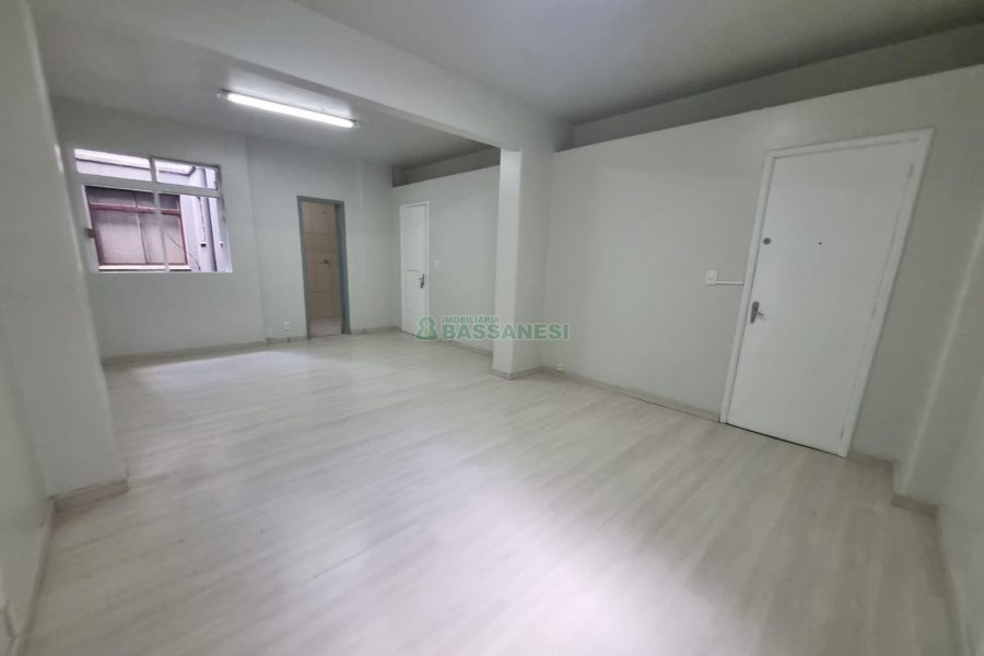 Sala com 42m², no bairro Centro em Caxias do Sul para Alugar