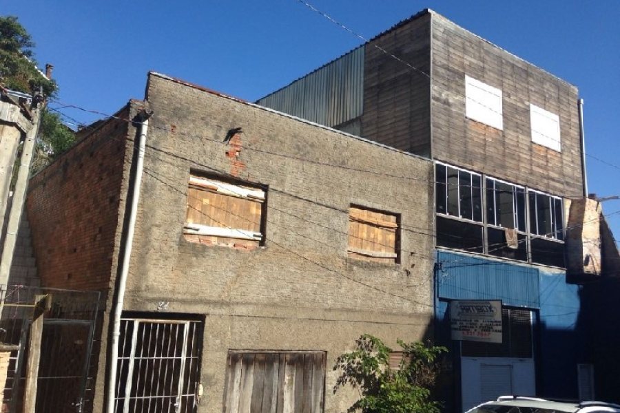 Casa com 70m², 2 dormitórios, no bairro Pio X em Caxias do Sul para Comprar