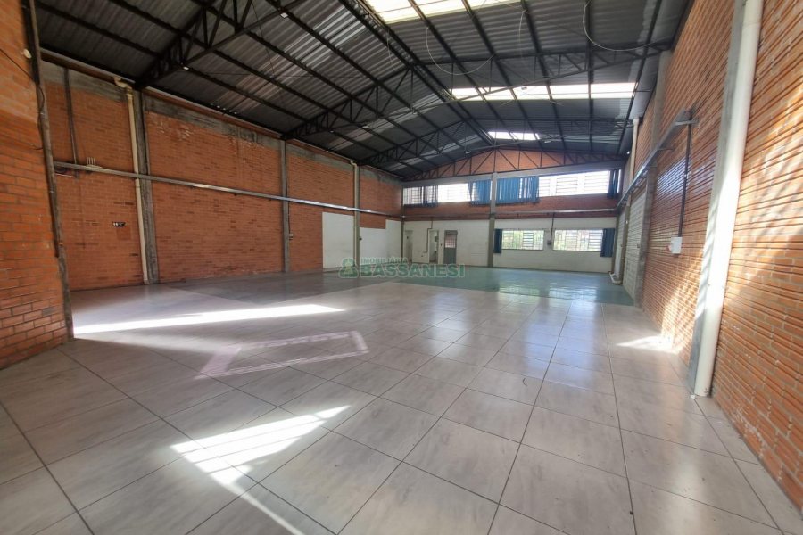 Pavilhão com 280m², no bairro Esplanada em Caxias do Sul para Alugar