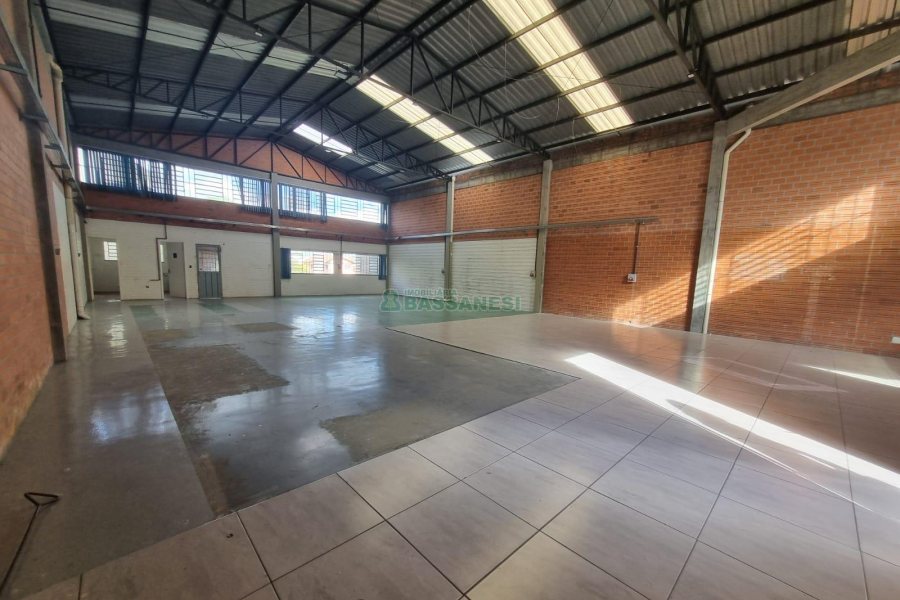 Pavilhão com 280m², no bairro Esplanada em Caxias do Sul para Alugar