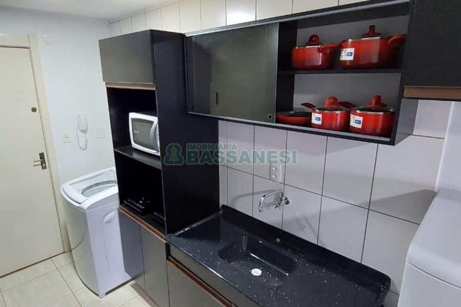 Kitinete Mobiliado com 30m², 1 dormitório, no bairro Sagrada Família em Caxias do Sul para Alugar