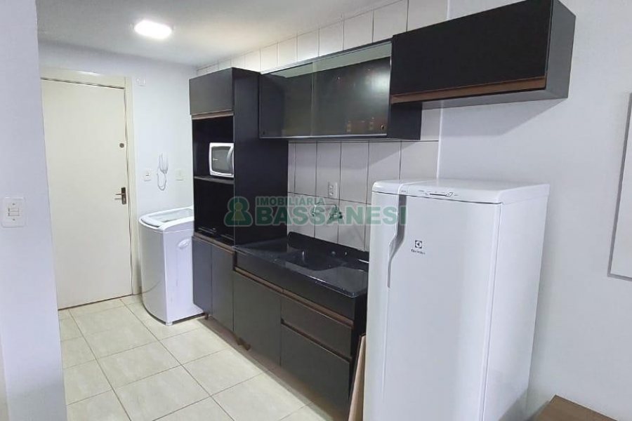 Kitinete Mobiliado com 30m², 1 dormitório, no bairro Sagrada Família em Caxias do Sul para Alugar